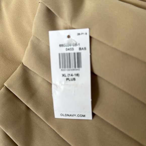 Old Navy High-Waisted Pleated
Performance Skort - Picture 13 of 14